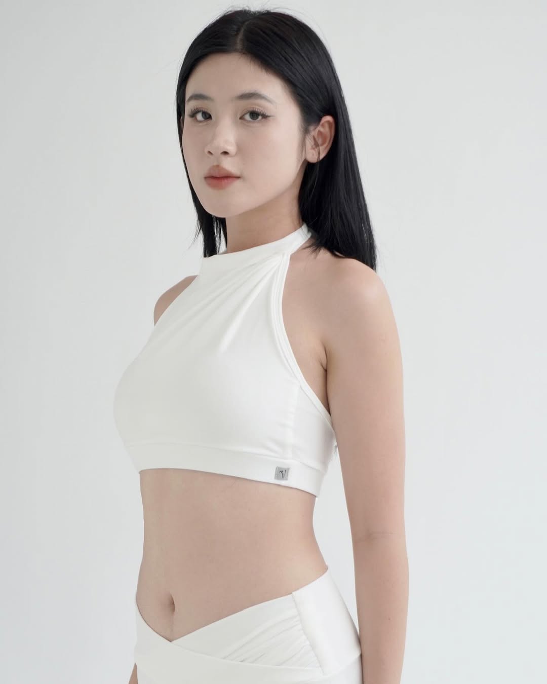 Vpolewear - HANI WHITE 白色套裝